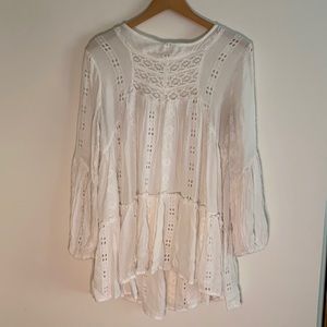 Free People White BOHO flowing embroidered tunic asymmetrical bottom size Small